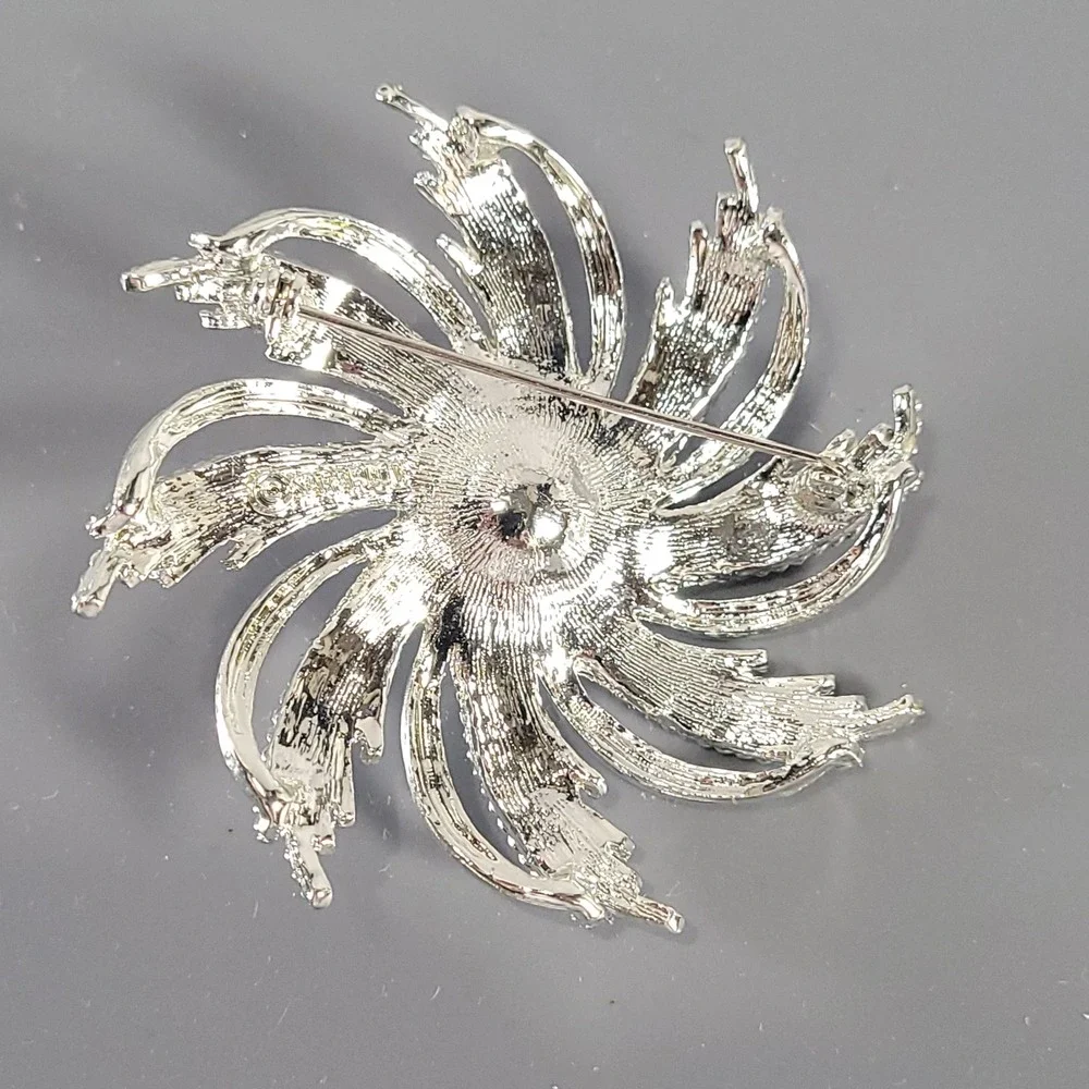 Sarah‎ Coventry Swirl Brooch Silver Faux Pearl Textured Starburst Pin Jewelry